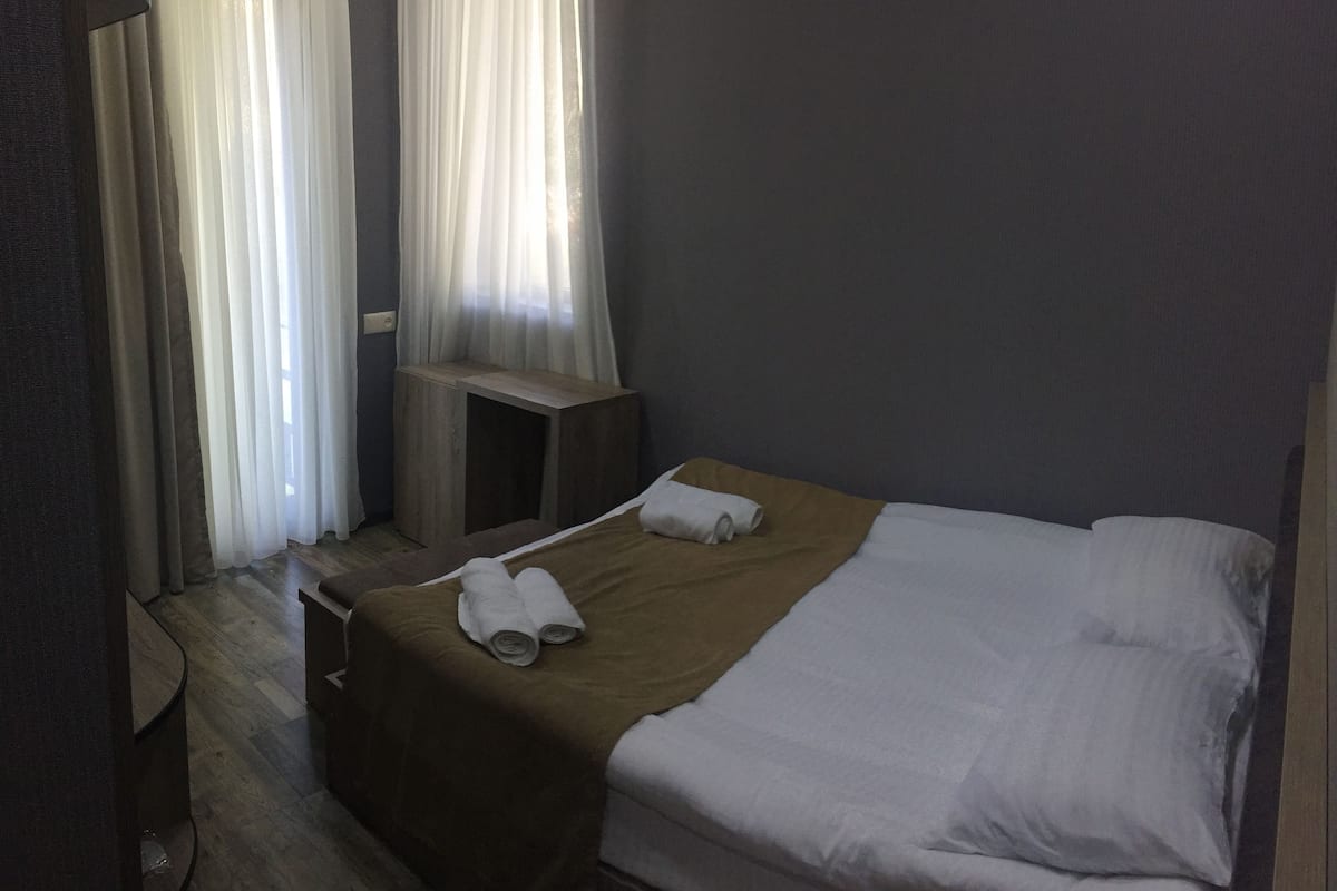 Singola Standard | Biancheria da letto di alta qualità, una cassaforte in camera