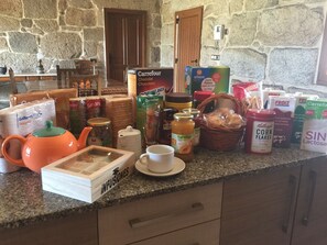 Free daily full breakfast  - O Candil De Santa Ana (Ponte Caldelas)