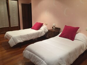 Deluxe Double Room, Private Bathroom | Desk, blackout curtains, soundproofing, free cots/infant beds - O Candil De Santa Ana (Ponte Caldelas)