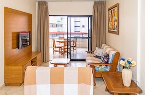 Smart TV, futbolito y tenis de mesa