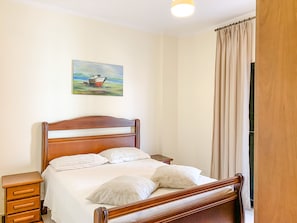 3 bedrooms, iron/ironing board, free WiFi