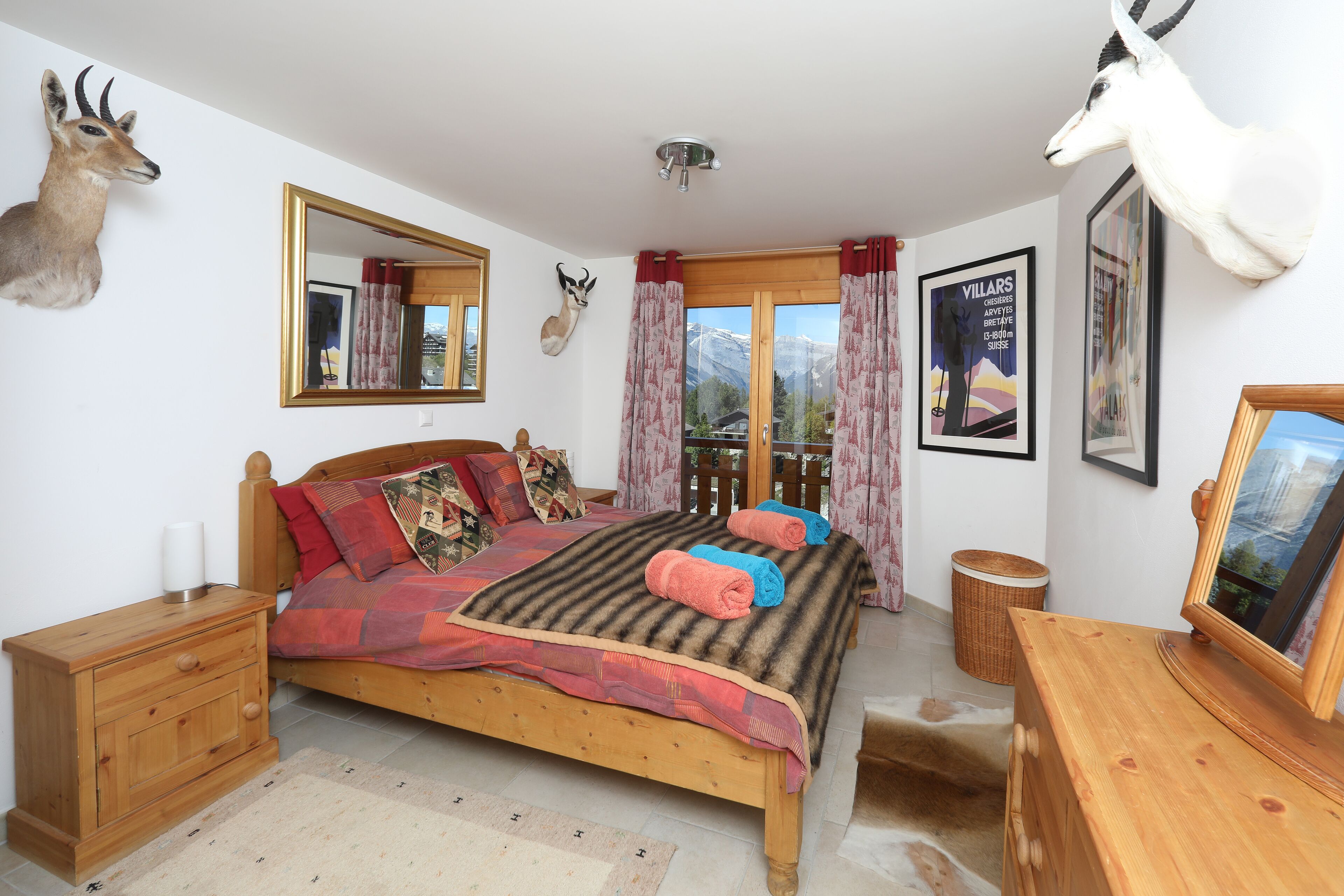 3 Schlafzimmer, Schreibtisch, Bügeleisen/Bügelbrett, Reisekinderbett