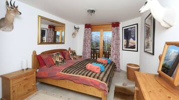 3 Schlafzimmer, Schreibtisch, Bügeleisen/Bügelbrett, Reisekinderbett