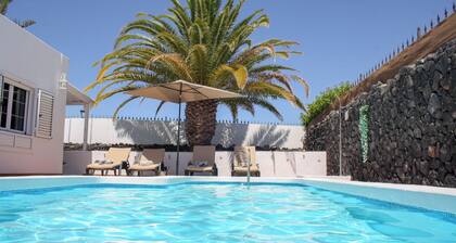 Villa Oliveira | Two bedroom villa just a 4 minute walk from the beach