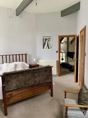 3 bedrooms, desk, iron/ironing board, WiFi