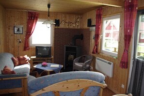 Tv, pejs, bøger, stereoanlæg