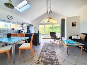 TV, books, stereo - Eifel holiday home for 27 guests - for family celebrations or family friends (Zweifelscheid)