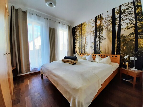 9 bedrooms, free WiFi, bed sheets - Eifel holiday home for 27 guests - for family celebrations or family friends (Zweifelscheid)