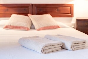 3 chambres, fer et planche à repasser, Wi-Fi gratuit, draps fournis