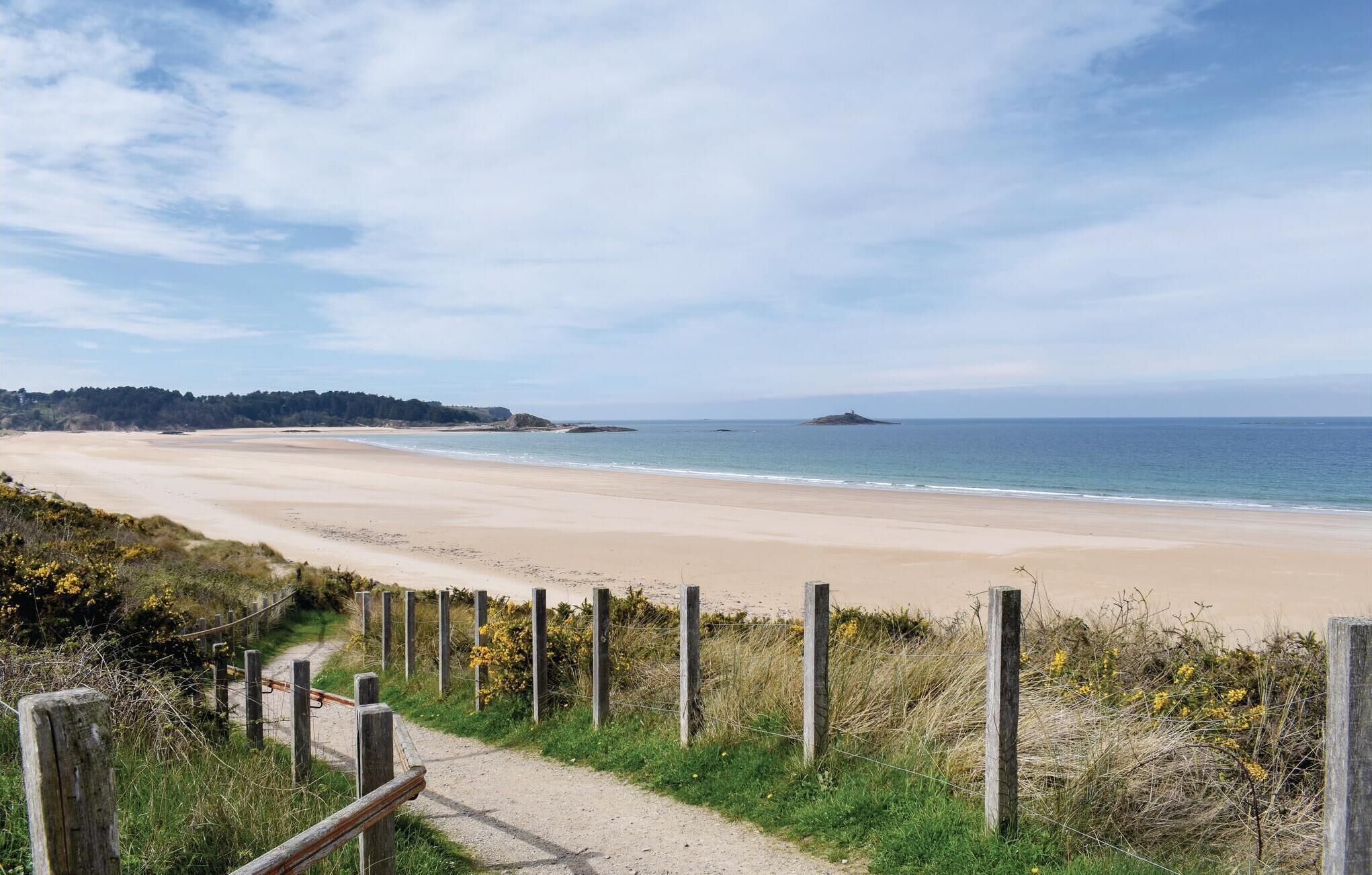 靠近海滩、钓鱼