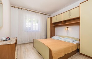 3 bedrooms, free WiFi, bed sheets