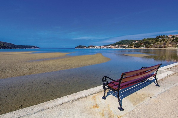 Una spiaggia nelle vicinanze
