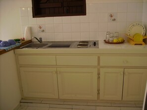 Fridge, microwave, stovetop, coffee/tea maker - Charming F2 equipped with every comfort - Résidence La Marianne (Sainte-Anne)