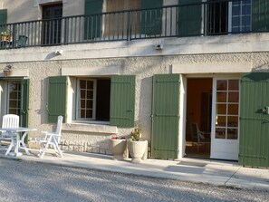 Exterior detail - Saint-Remy-de-Provence, Gîte de France label, all mod cons, view of les Alpilles (Saint-Rémy-De-Provence)