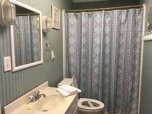 Combined shower/bathtub, hair dryer, towels, soap
