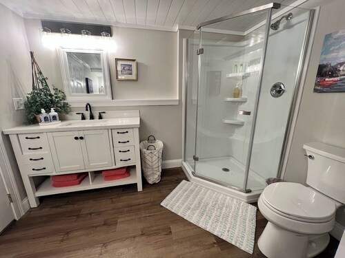 The Perfect Location to relax and explore all that the Seacoast has to offer! 