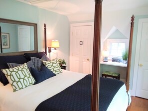 5 bedrooms, desk, iron/ironing board, free WiFi