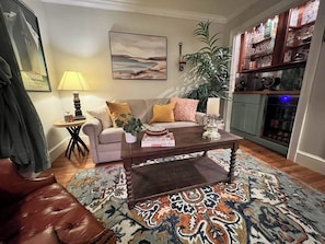 Smart TV, fireplace, books - The Perfect Location to relax and explore all that the Seacoast has to offer!  (Eliot)