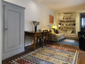 Smart TV, reproductor de DVD, libros y biblioteca musical 