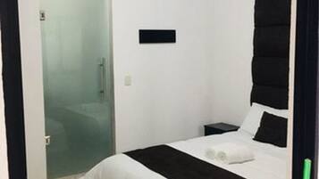 Habitación Confort, 1 cama matrimonial, para no fumadores | Cortinas blackout, insonorización y wifi gratis