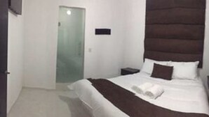 Comfort Room, 1 Double Bed, Non Smoking | Blackout drapes, soundproofing, WiFi (free) - Hotel Villa 12 TX (Tequisquiapan)