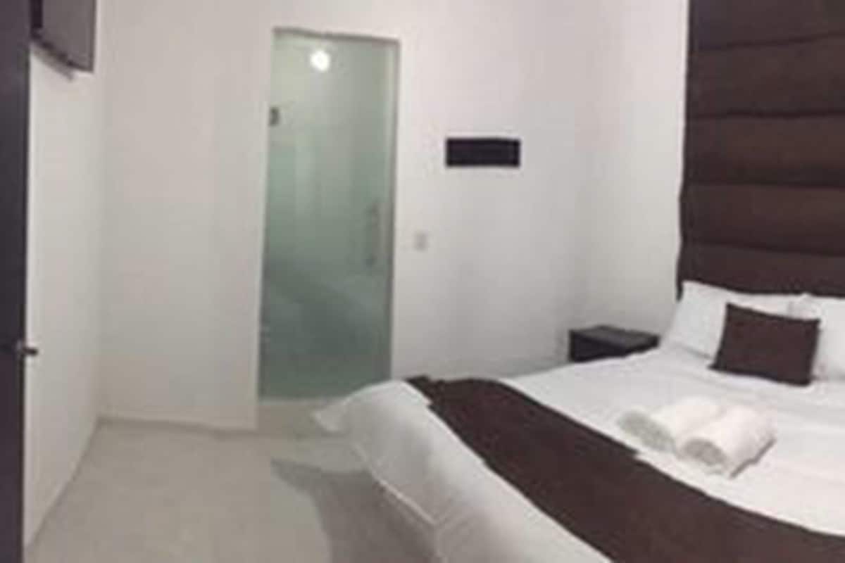 Comfort Room, 1 Double Bed, Non Smoking | Blackout drapes, soundproofing, WiFi (free)