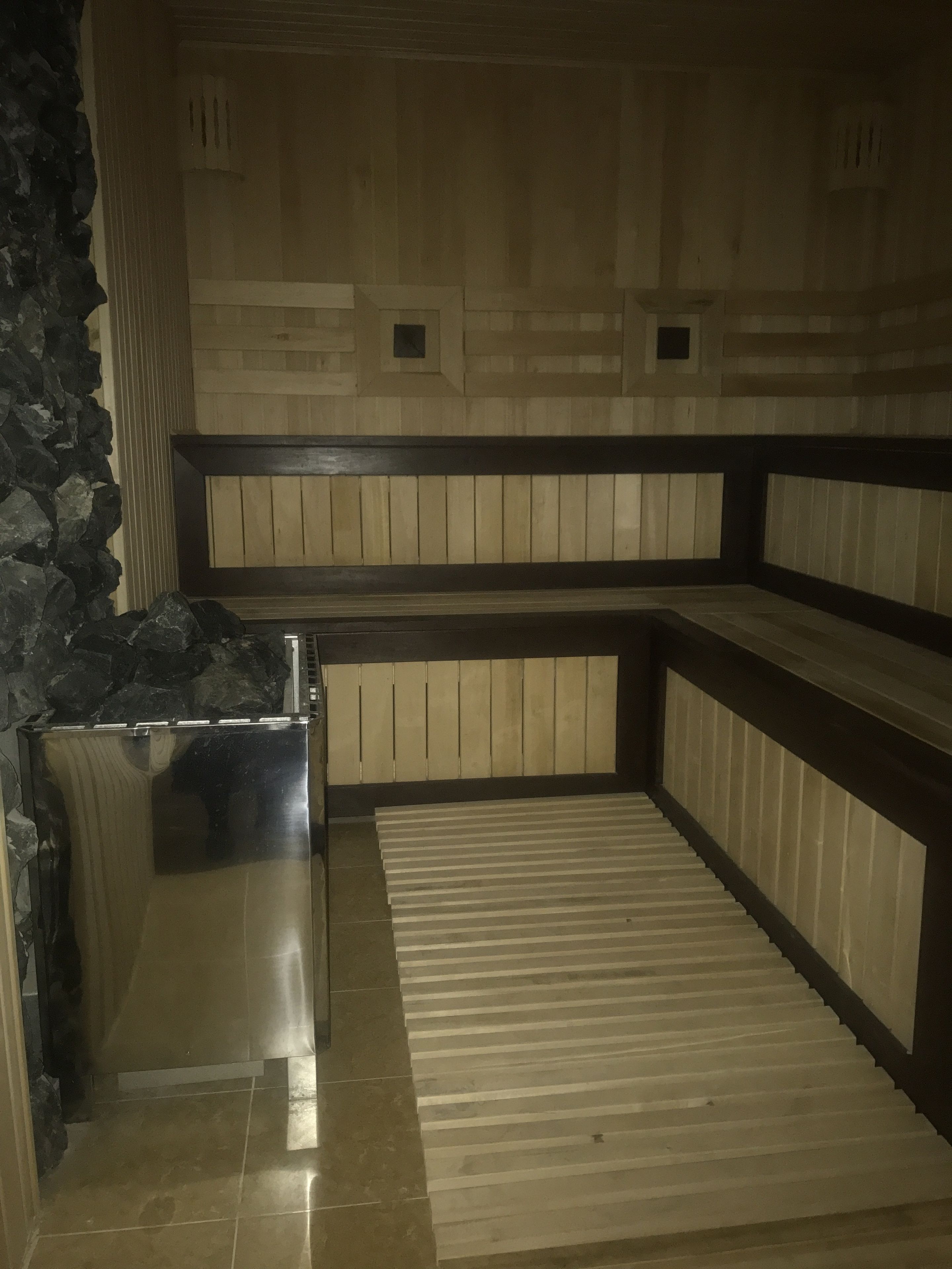 sauna, hot tub
