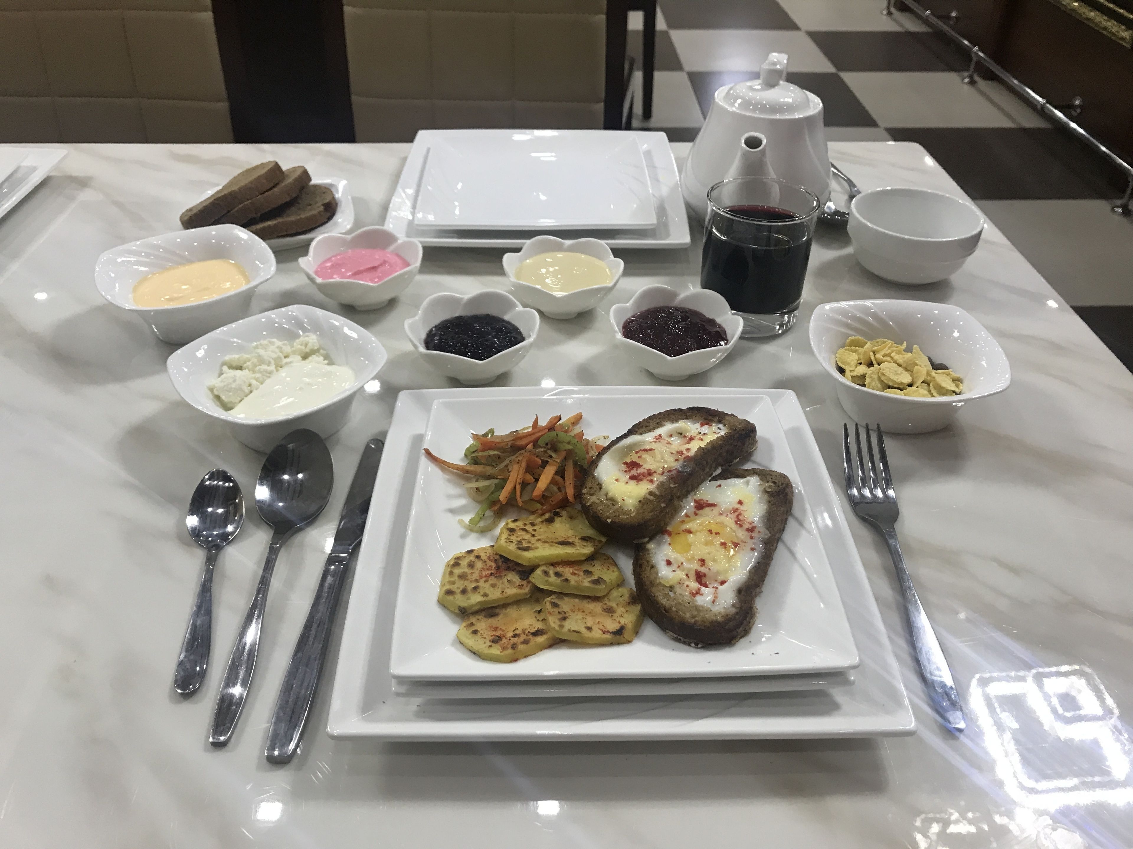 free daily full breakfast