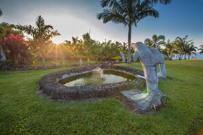 Fountain - Oceanfront Vacation Rental (Hakalau)