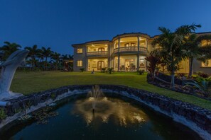 Fountain - Oceanfront Vacation Rental (Hakalau)