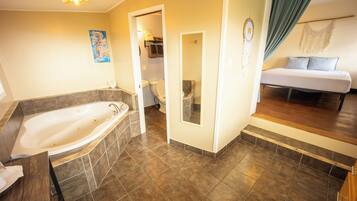 Panoramic-Suite, 1Â King-Bett, Nichtraucher | Individuell dekoriert, individuell eingerichtet, Schreibtisch