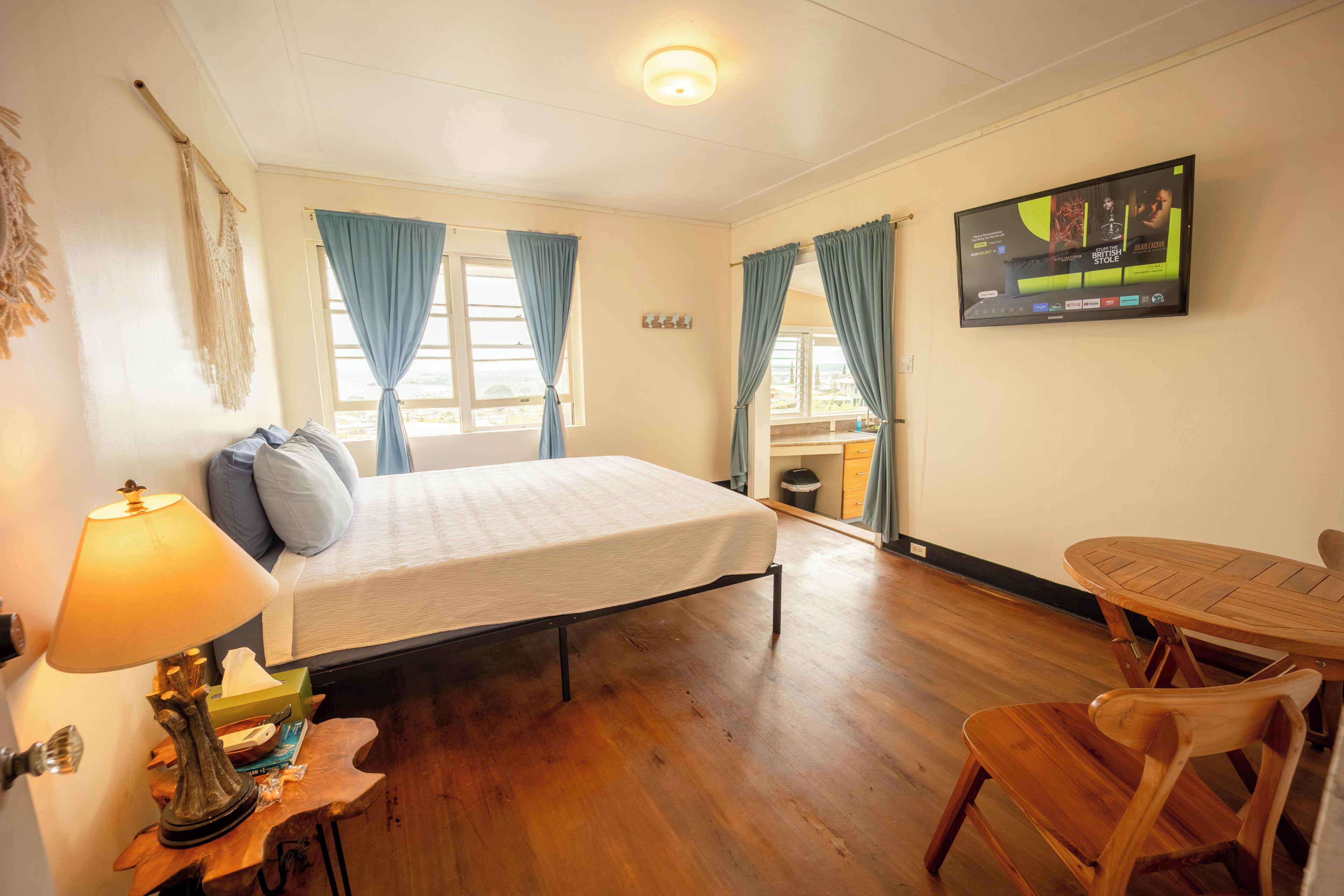 全景套房, 1 张特大床, 无烟房 | 特色装修、特色家居、办公桌、免费 WiFi