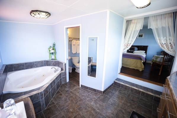 Suite panorámica, 1 cama King size, para no fumadores | Decoración personalizada, muebles diferentes, escritorio y wifi gratis