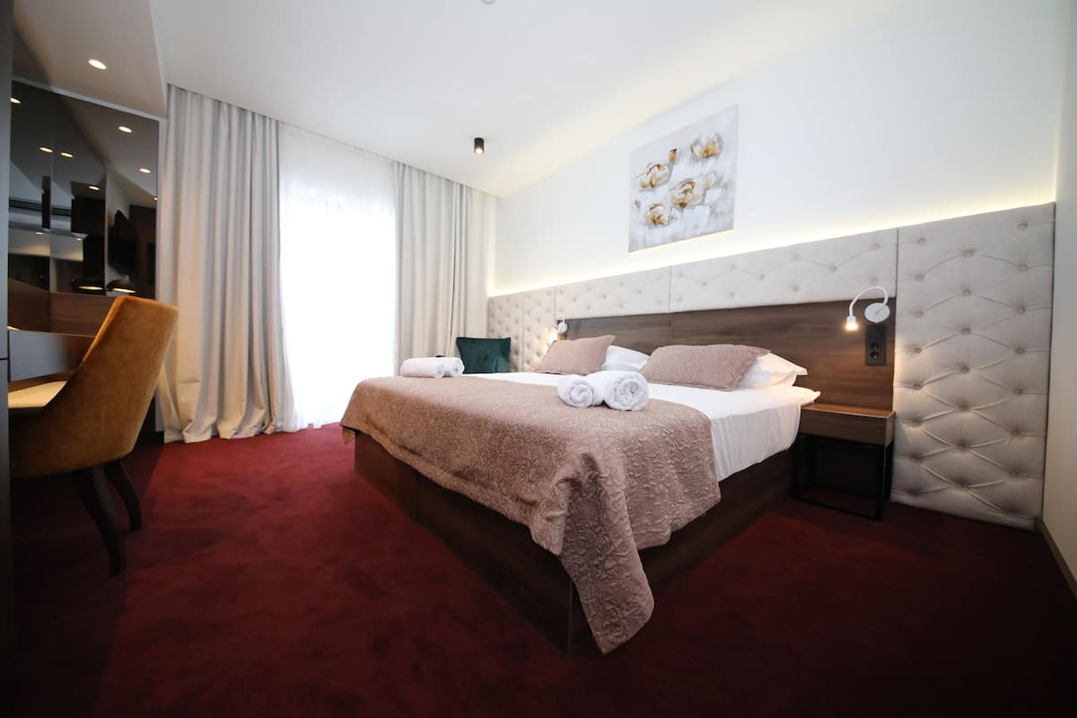 Minibar, in-room safe, individually decorated, individually furnished