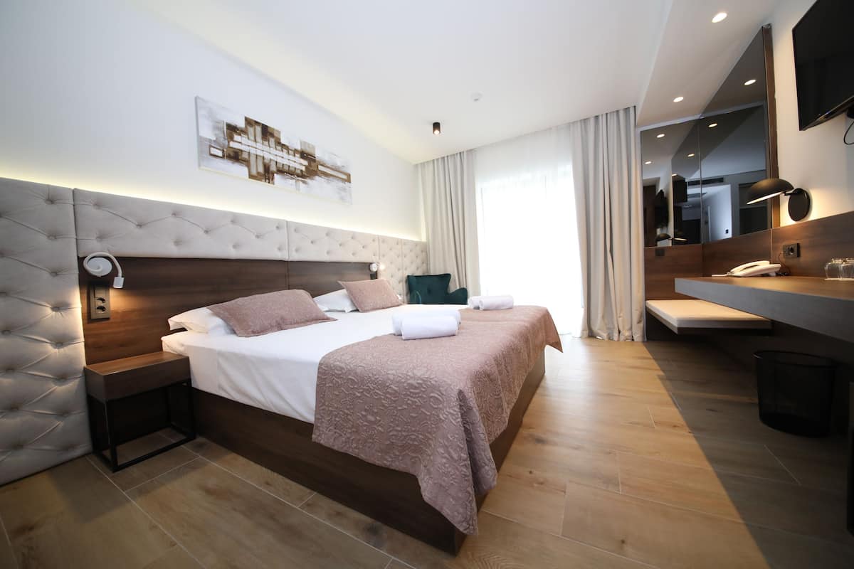 minibar, in-room safe, individually decorated, individually furnished