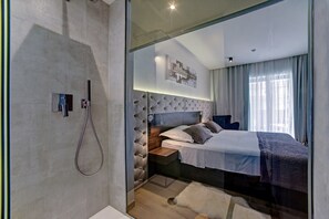 Superior Double Room, Balcony | Minibar, in-room safe, individually decorated, individually furnished - Hotel Scala dOro (Vodice)