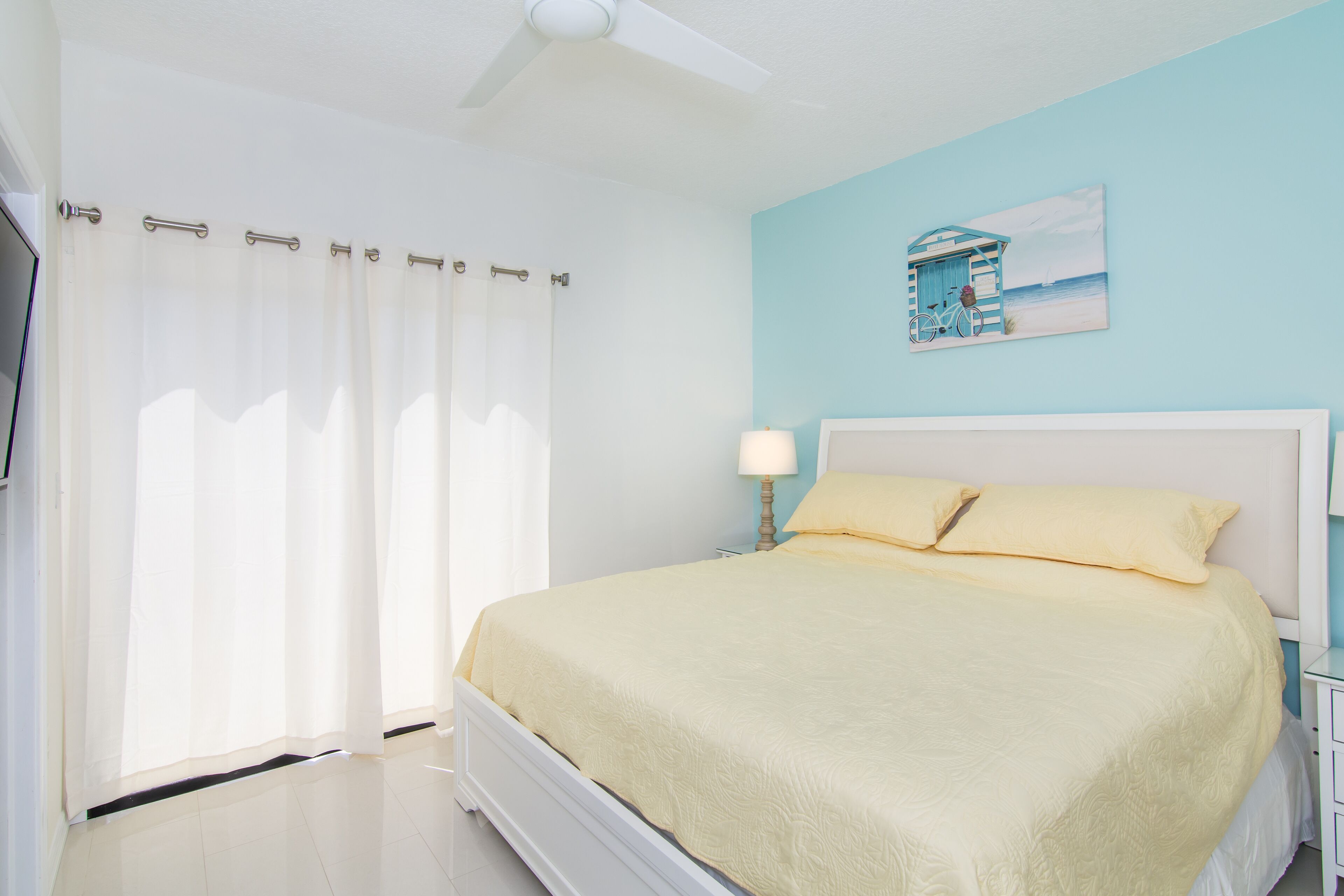 2 habitaciones, tabla de planchar con plancha y cuna de viaje 