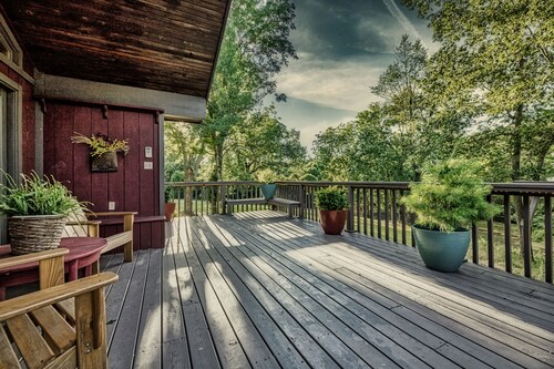 Lodge Between the Lakes - Memories are made here!!