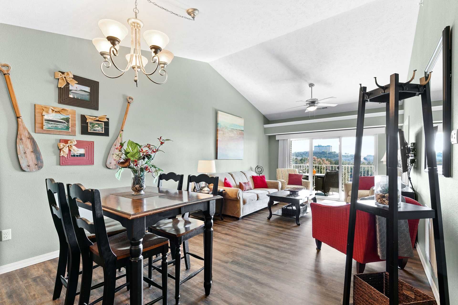Majestic Condo on Table Rock Lake - Views for Miles! Bring your Pet and enjoy Branson!