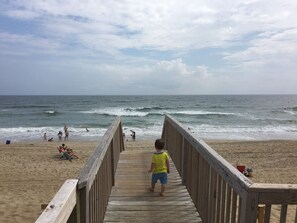 On the beach - 2 Bed, 2 Bath Condo with an Oceanfront Pool and Ocean View from the Unit. (Kill Devil Hills)