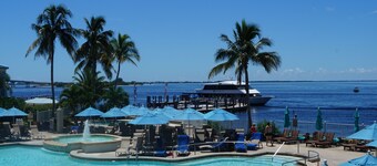 Impresionante villa costera a minutos de la playa. Área del Club Náutico con 2 kayaks y 4 bicicletas.