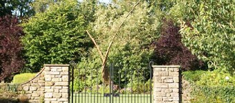 Charming And Comfortable Farm Cottage In Spectacular Garden Setting