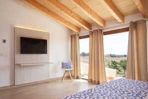 6 slaapkamers, een strijkplank/strijkijzer, internet, beddengoed