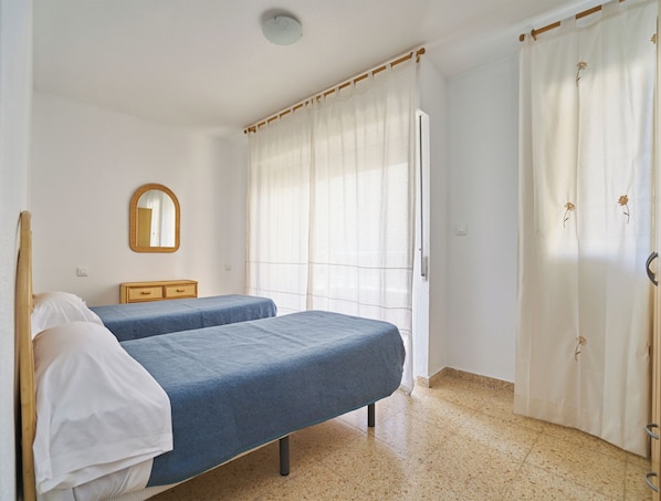 3 bedrooms, iron/ironing board, Internet, bed sheets