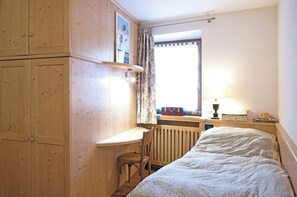2 Schlafzimmer, Schreibtisch, Bügeleisen/Bügelbrett, Bettwäsche