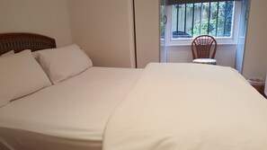 2 bedrooms, iron/ironing board, free WiFi, bed sheets