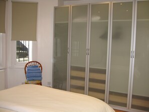 2 habitaciones, tabla de planchar con plancha y wifi gratis 