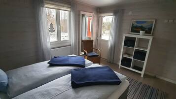 2 habitaciones, escritorio, tabla de planchar con plancha y wifi gratis