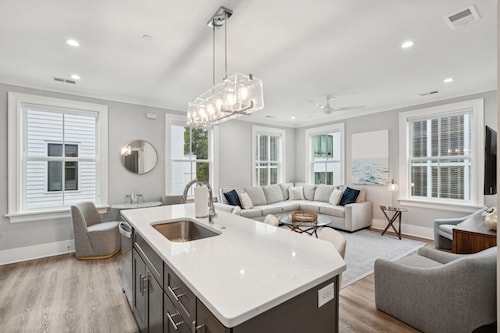 New Condo Nestled in Historic Downtown Charleston