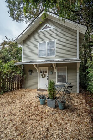 Exterior - Walk to Everything from the 5 Points Carriage House! (Athens)